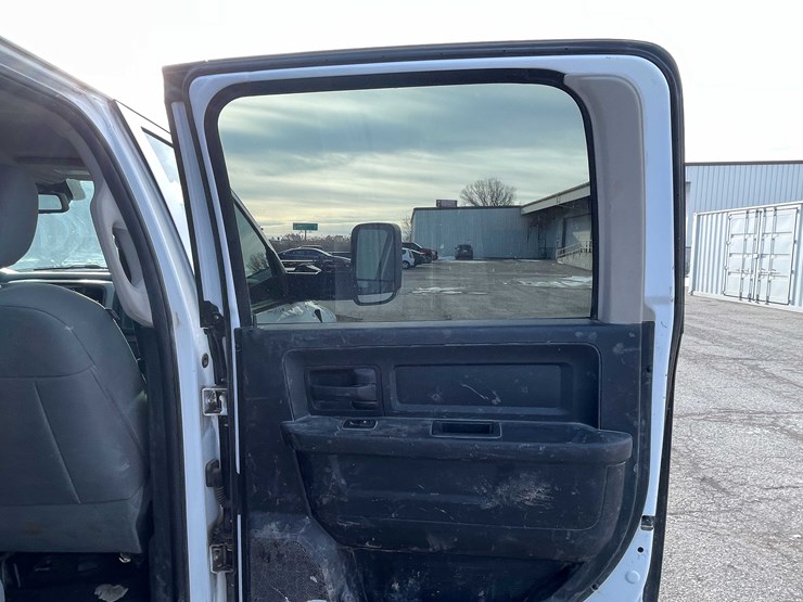 2016-ram-2500-tradesman-image-64