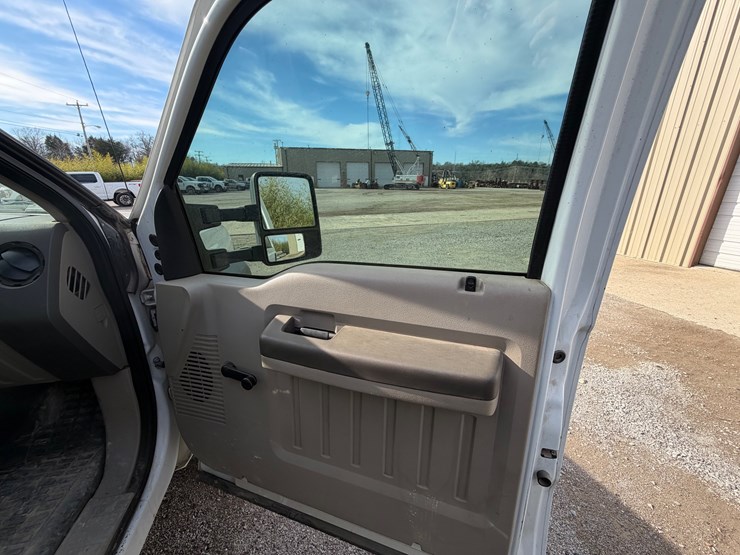 2008-ford-f550-xl-image-10