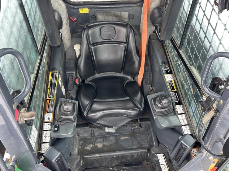 2019-deere-331g-image-46