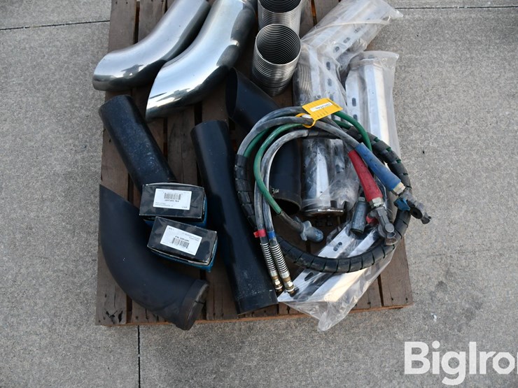 pallet-of-truck-tractor-parts-image-12