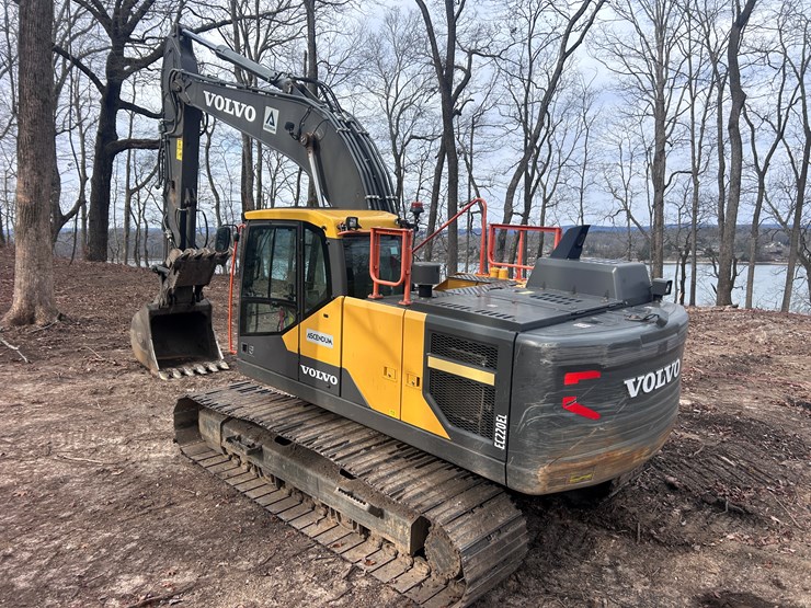 2022-volvo-ec220el-image-3