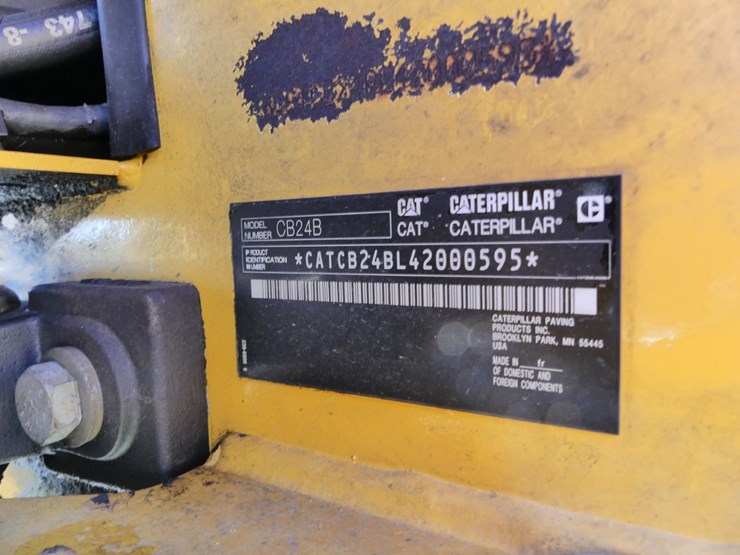 2015-caterpillar-cb24b-image-14