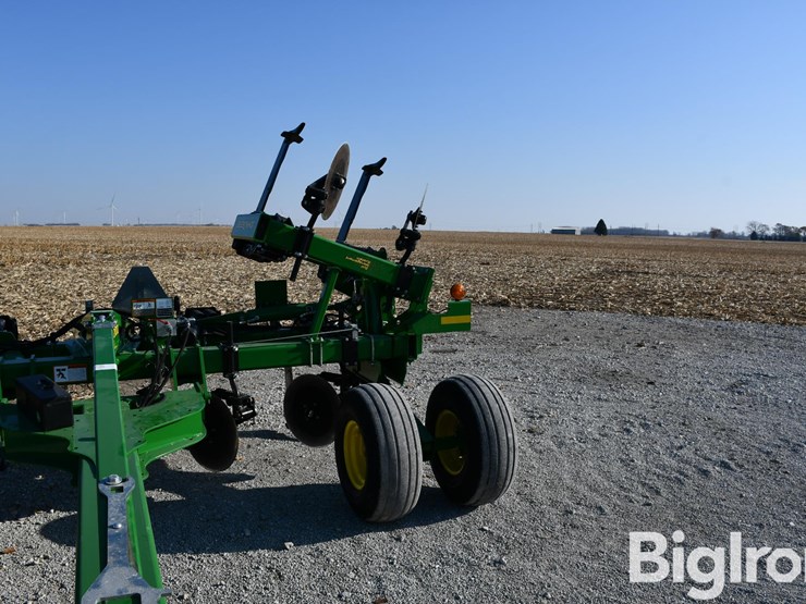 2024-john-deere-2100-image-15