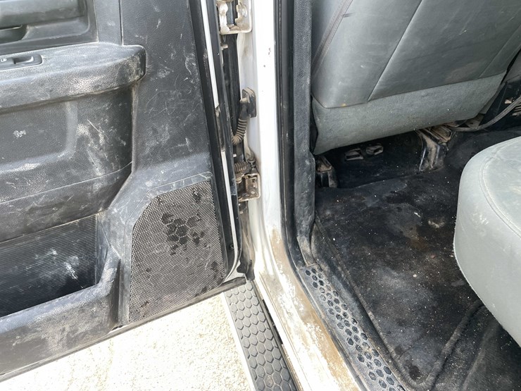 2016-ram-2500-tradesman-image-72