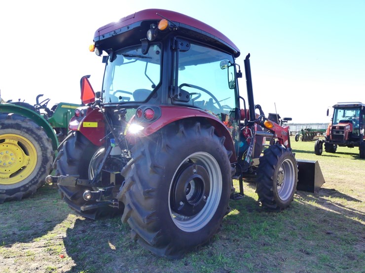 2024-case-ih-farmall-75a-image-3