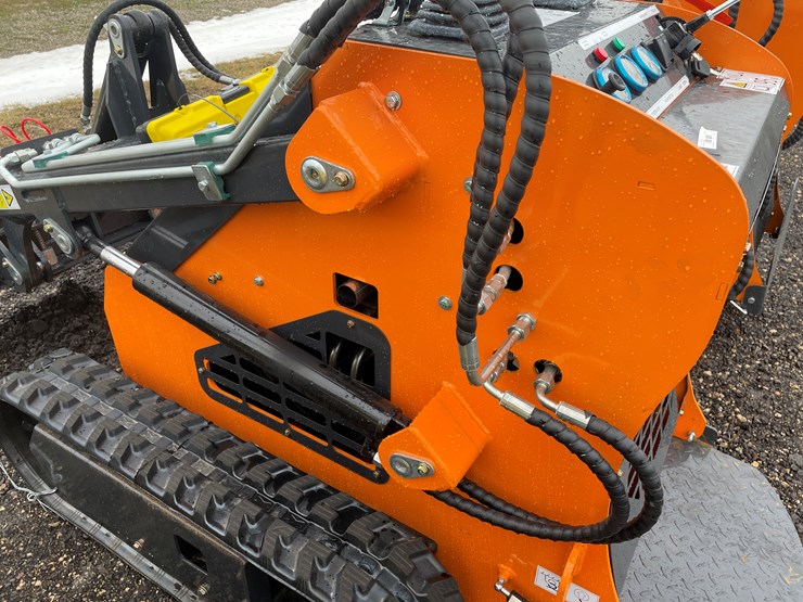 #1311-•-unused,-landhonor-mini-skidsteer-loader-image-17