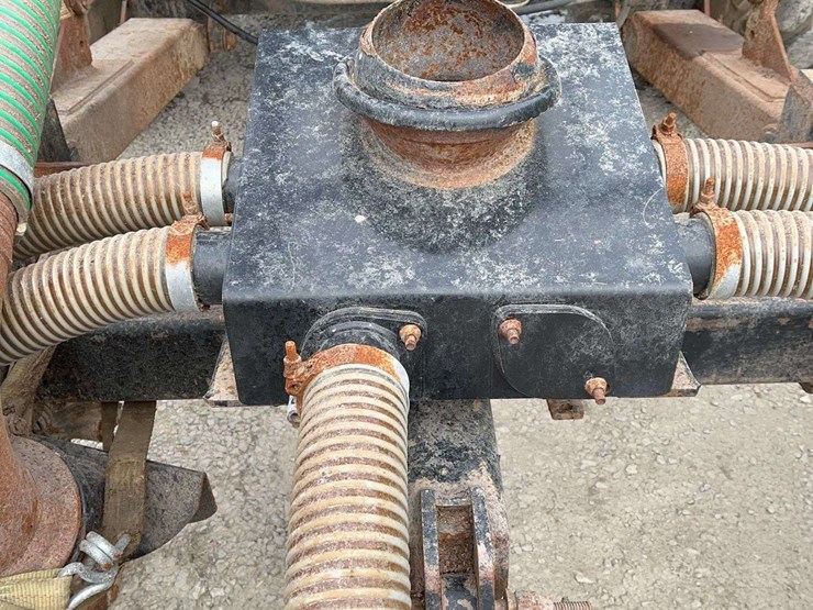 balzer-manure-tank-with-raven-computer-control,-for-knifing-in-manure,-6800-gallon-tank,-hydraulic-pump,-no-pto-image-10