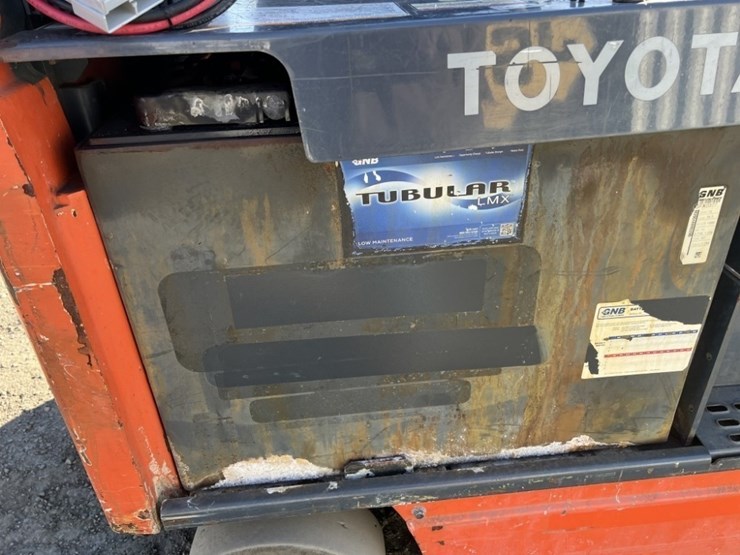 2018-toyota-8fbcu25-image-19