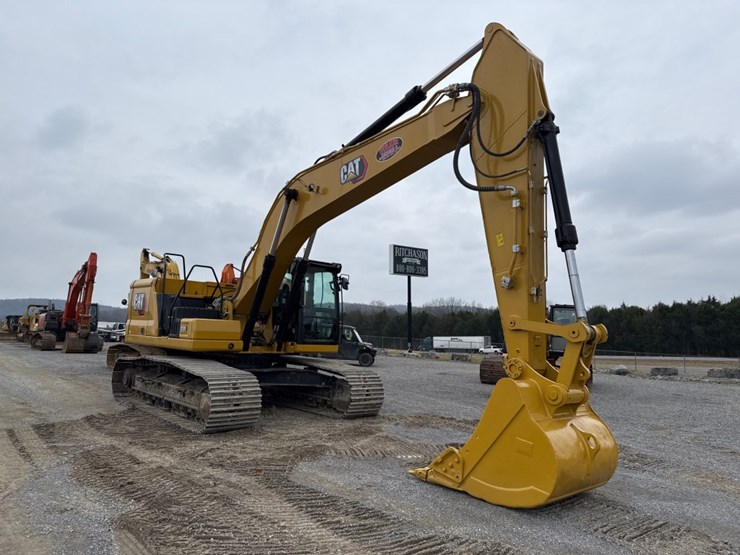 2021-caterpillar-330-image-2