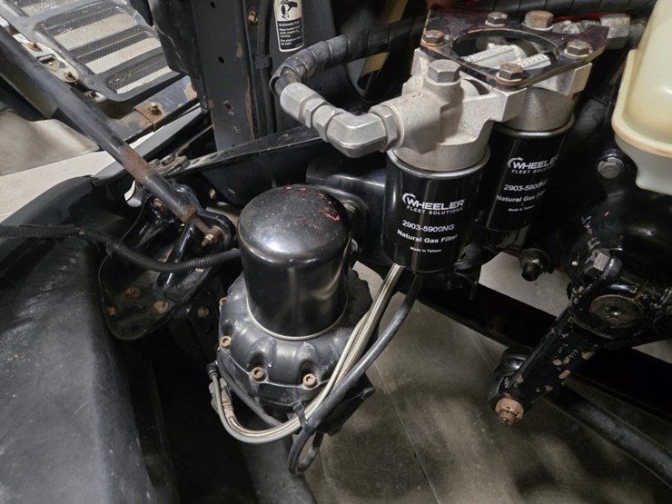 #2298-•-2015-freightliner-cascadia-day-cab-truck-tractor-image-53