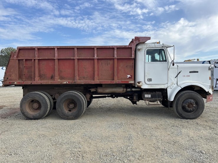 #2201-•-1988-freightliner-mb80-tandem-axle-dump-truck-image-6