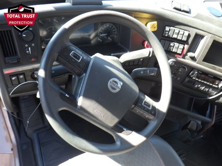 2023-volvo-vnl-760-image-18