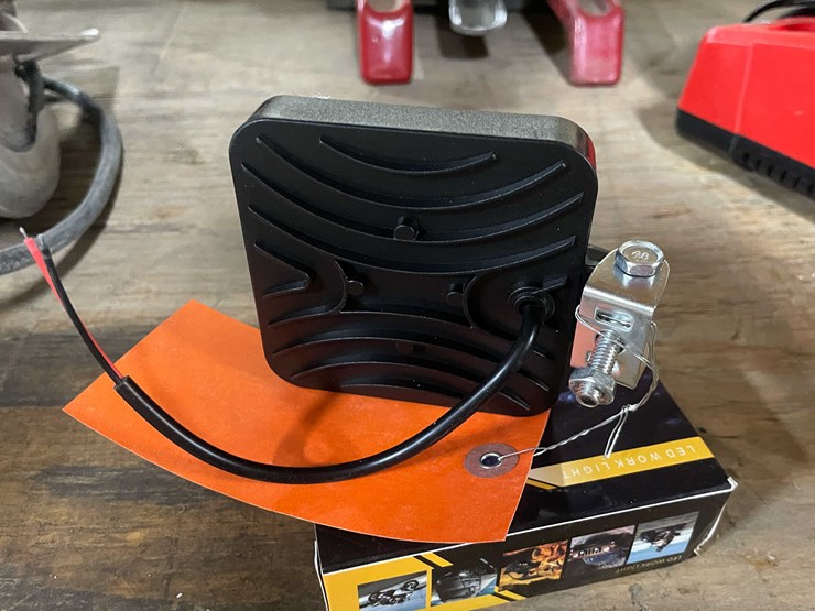 #2021-•-(2)-led-work-lights,-3-1/2"-square,-12vdc-(pr11)-image-2