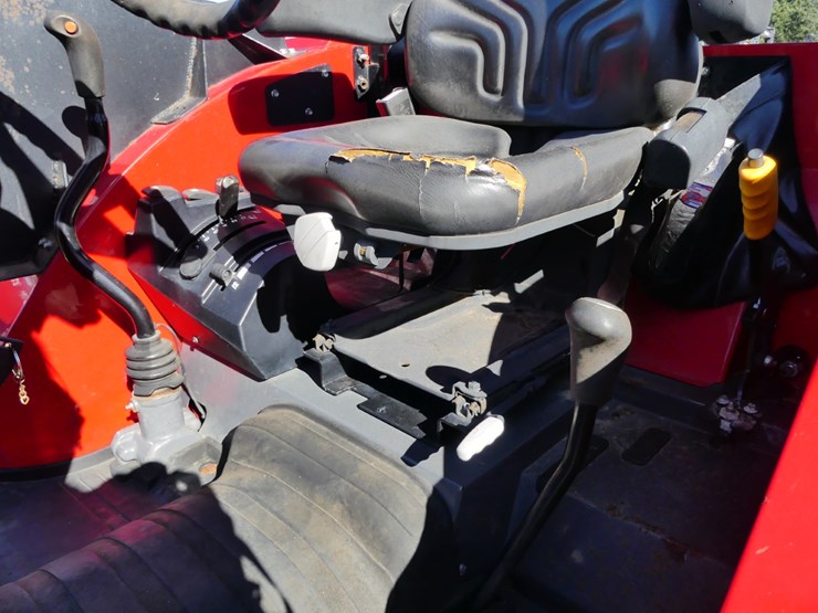 massey-ferguson-4710-image-12