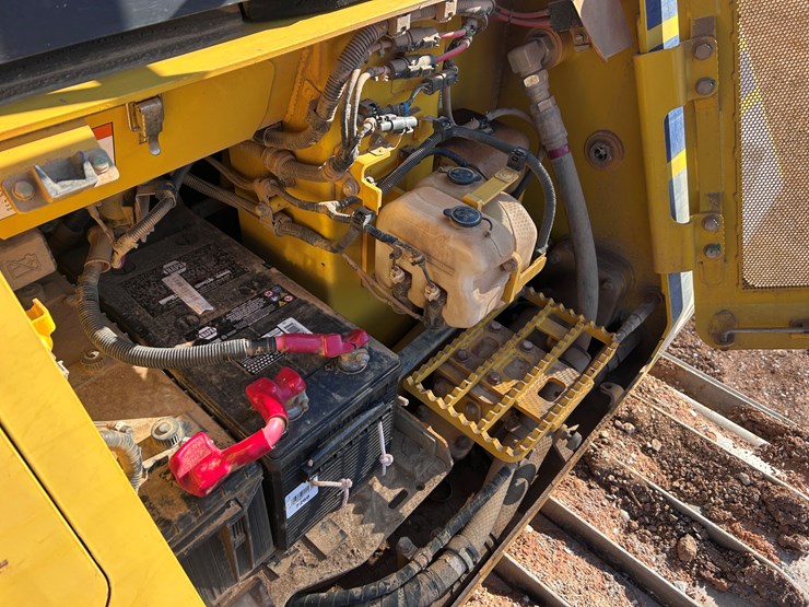komatsu-d61pxi-24-image-37