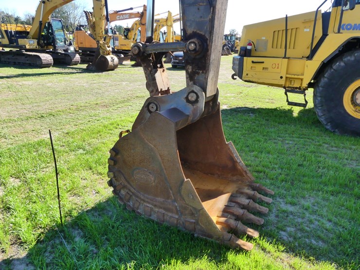 volvo-ec220el-image-11