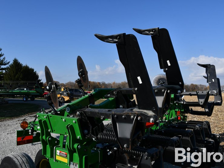 2024-john-deere-2100-image-20