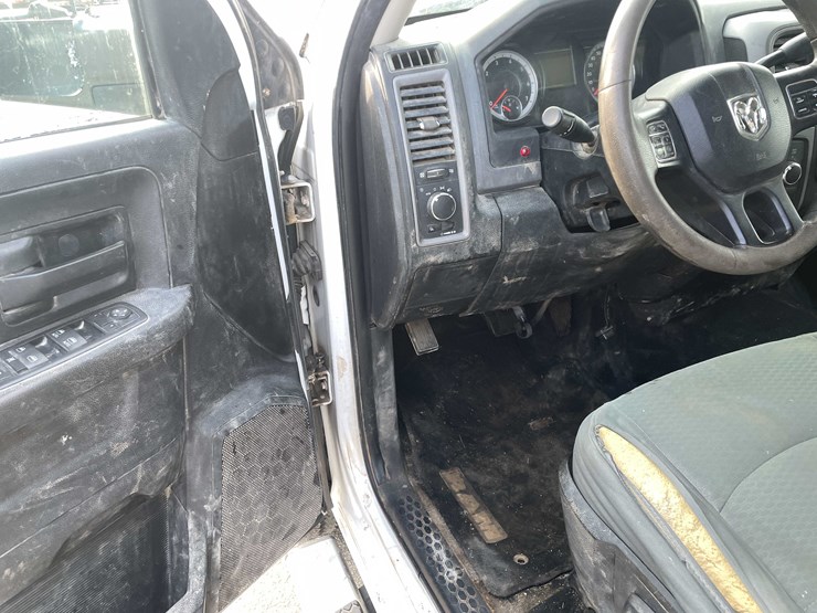 2016-ram-2500-tradesman-image-38