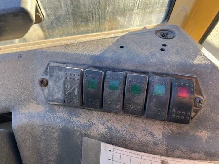 2004-gehl-dl10h44-image-25