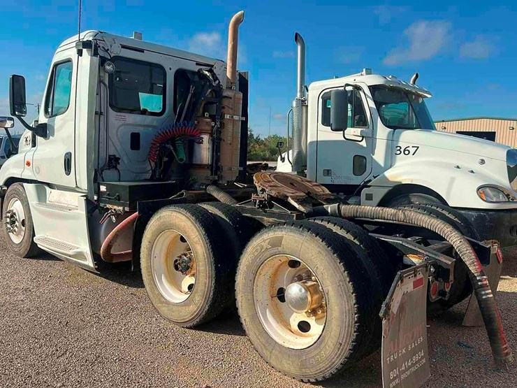 2014-freightliner-cascadia-image-4