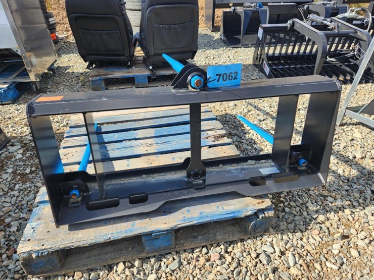 #6003-•-unused-stout-3-prong-skid-steer-bale-spear-image-5
