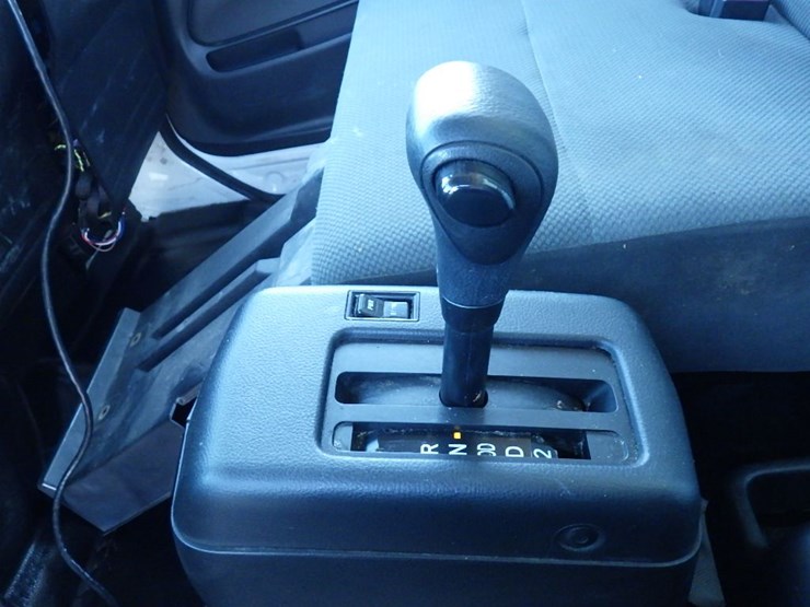 2020-hino-268a-image-13