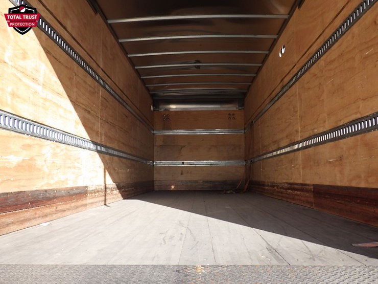 2020-hino-268a-image-9