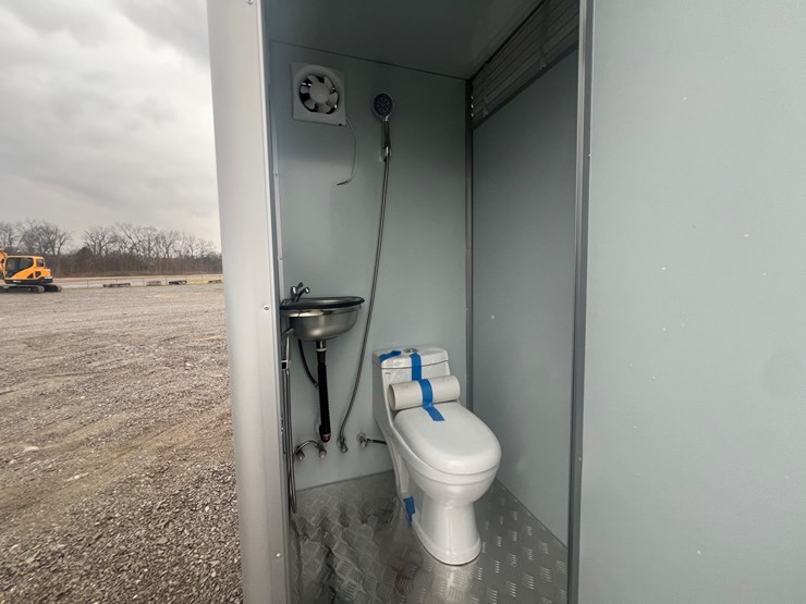 #30783-•-portable-restroom-image-5