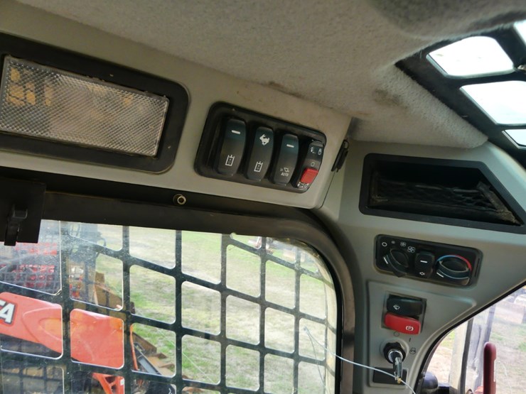 2021-caterpillar-299d3-image-16