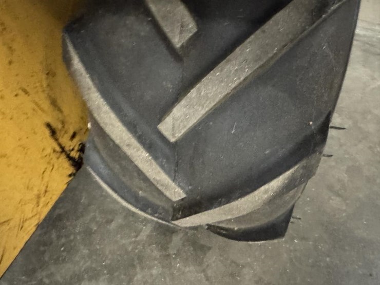 #3280-•-ase-hydraulic-tractor-with-roof-remover-attachment-image-22