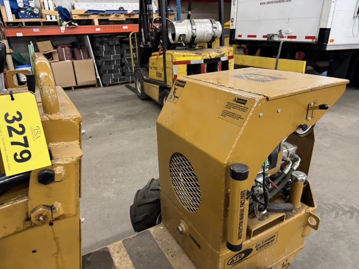 #3279-•-ase-cheetah-ss16-skidsteer-w/-bucket/forks-image-11