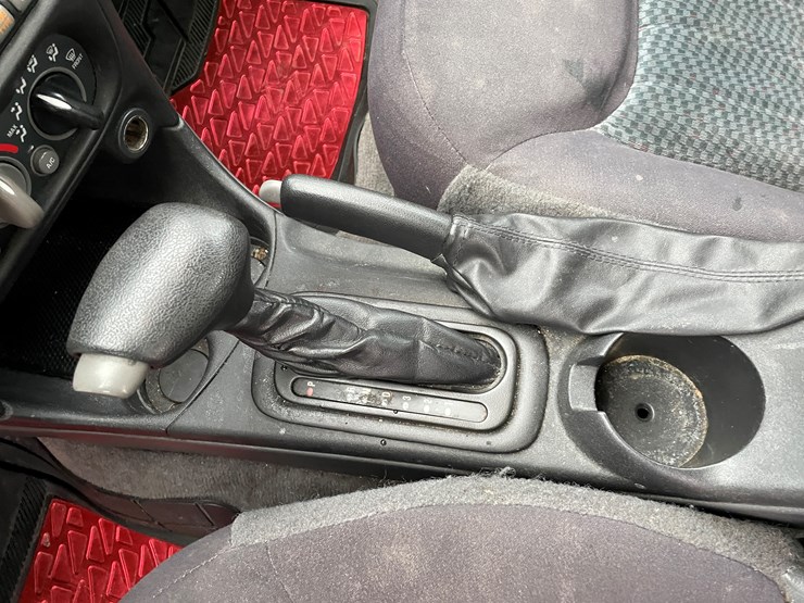 #1005-•-2004-pontiac-grand-am-sedan-(has-wi-title)-image-27