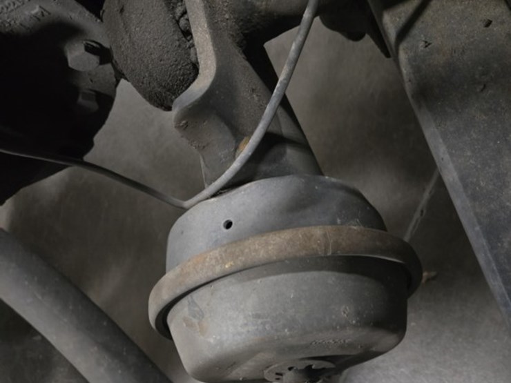 #2298-•-2015-freightliner-cascadia-day-cab-truck-tractor-image-41