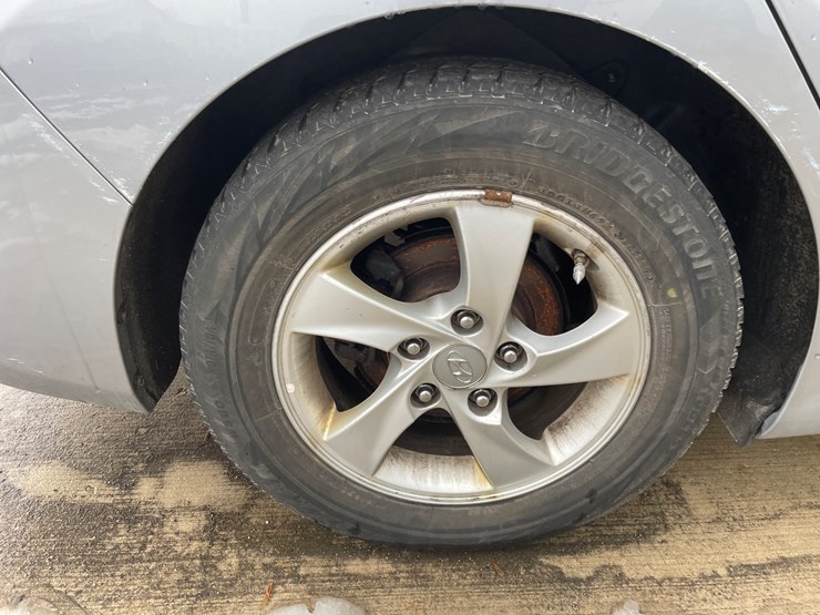 #1048-•-2015-hyundai-elantra-sedan-(has-wi-title)-image-33