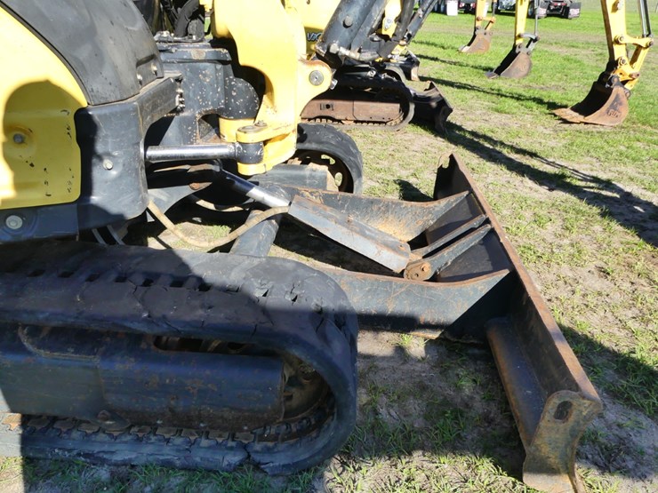 2016-yanmar-vio45-image-9