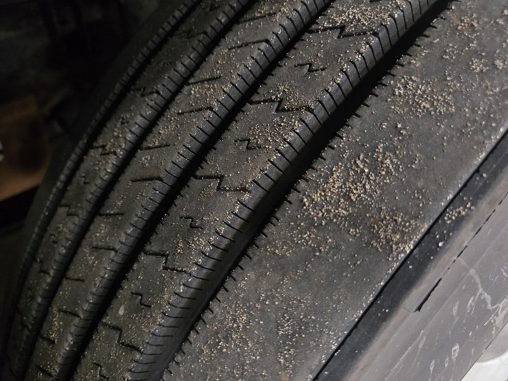 #2295-•-2016-freightliner-cascadia-day-cab-truck-tractor-image-72