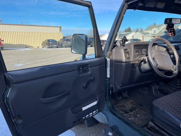 2000-jeep-wrangler-sport-image-31