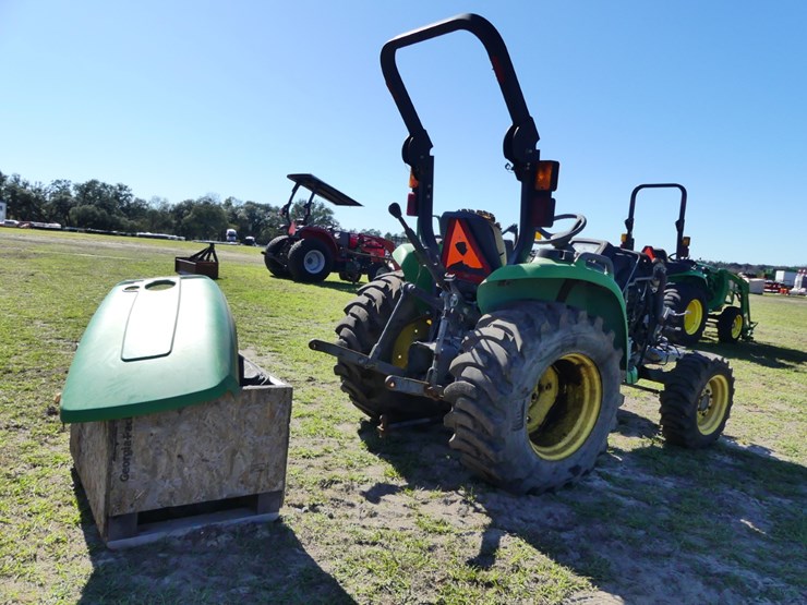 john-deere-3038e-image-4