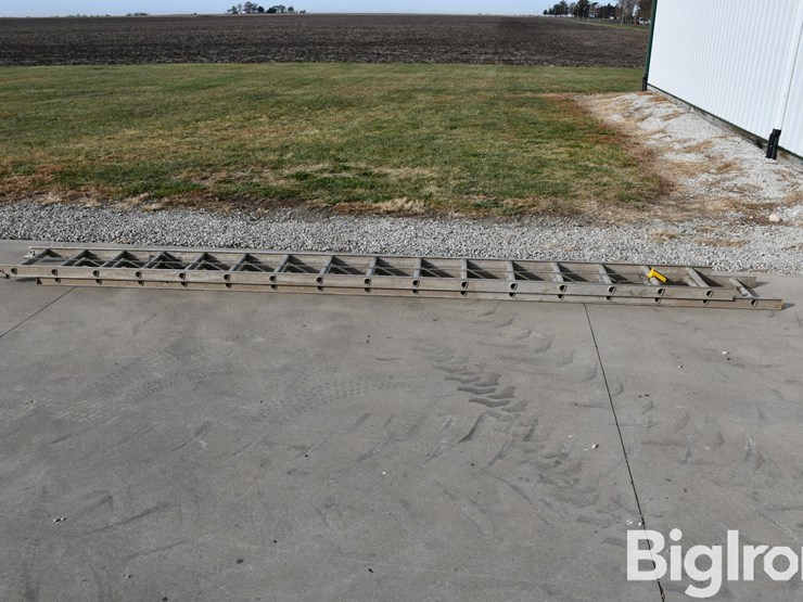 werner-d-1232-2-32'-ladder-image-8