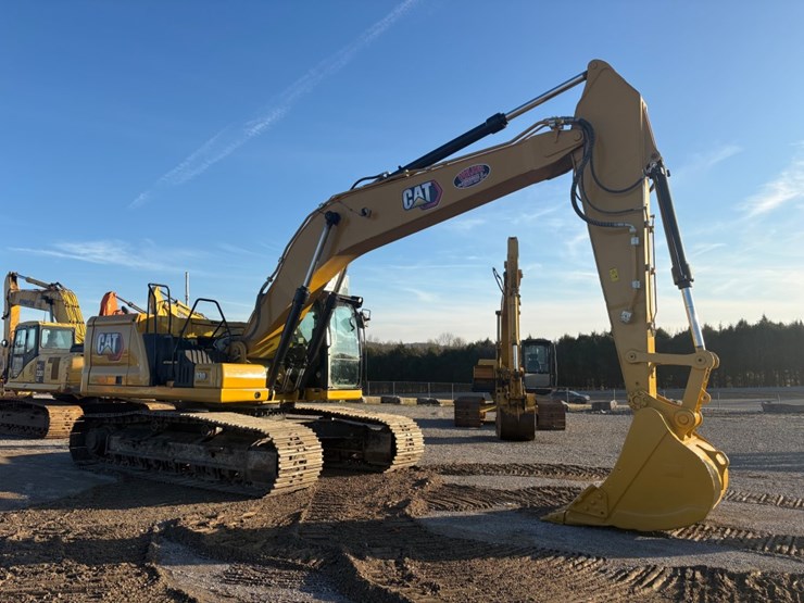 2021-caterpillar-330-image-31