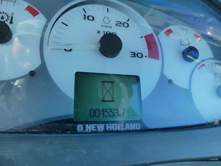 2014-new-holland-b95c-image-18