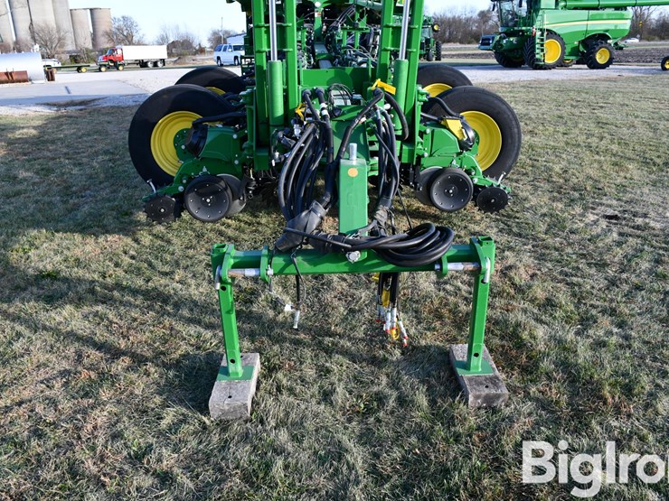 2020-john-deere-1775nt-image-9