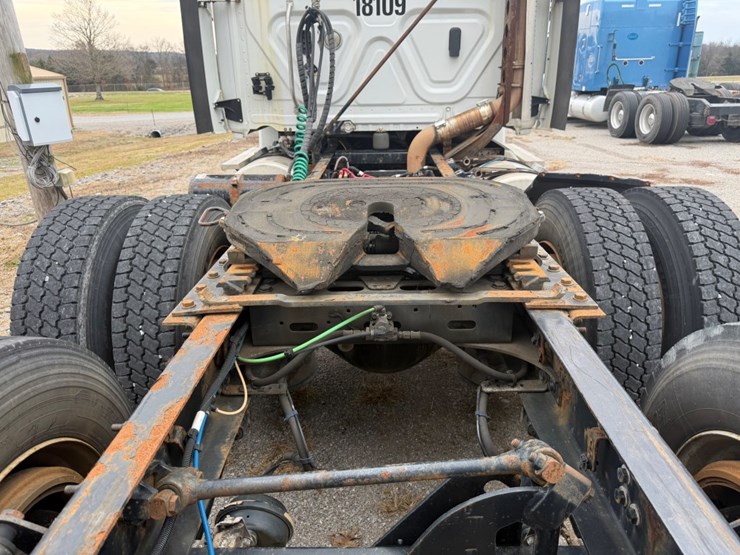 #30502-•-2018-freightliner-cascadia-tandem-axle-truck-tract-image-13