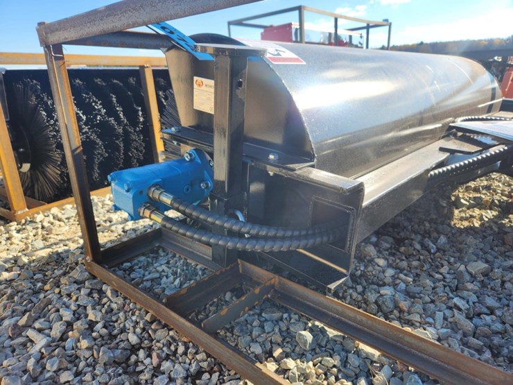 #6011-•-unused-72"-skid-steer-sweeper-attachment-image-6