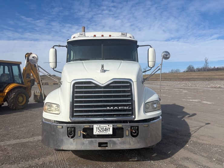 #30491-•-2012-mack-cxu613-tandem-axle-truck-tractor-image-2