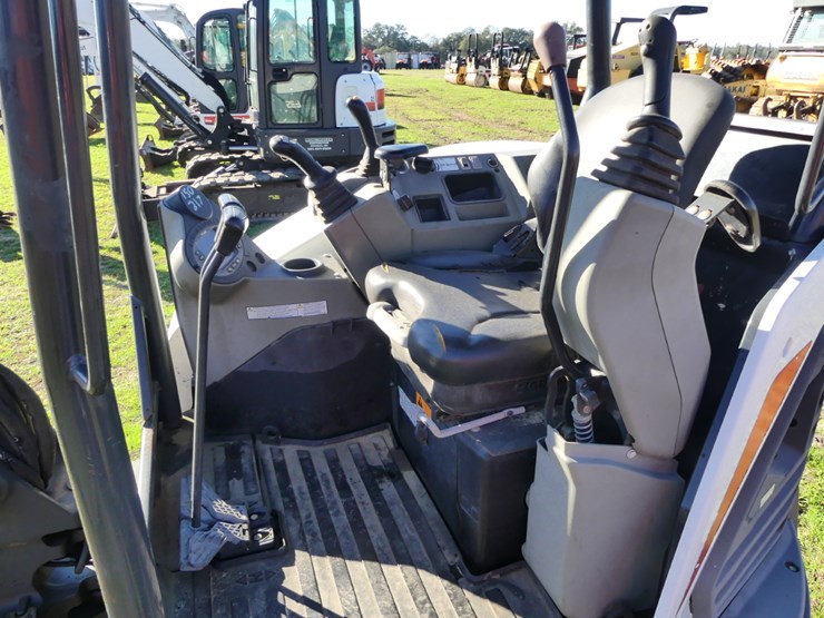 2020-bobcat-e35-image-11