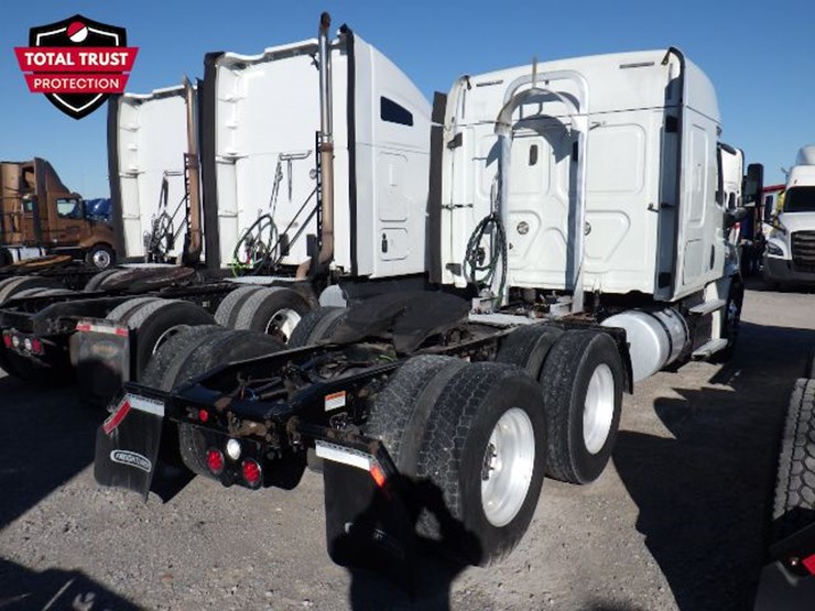 2020-freightliner-cascadia-113-image-12