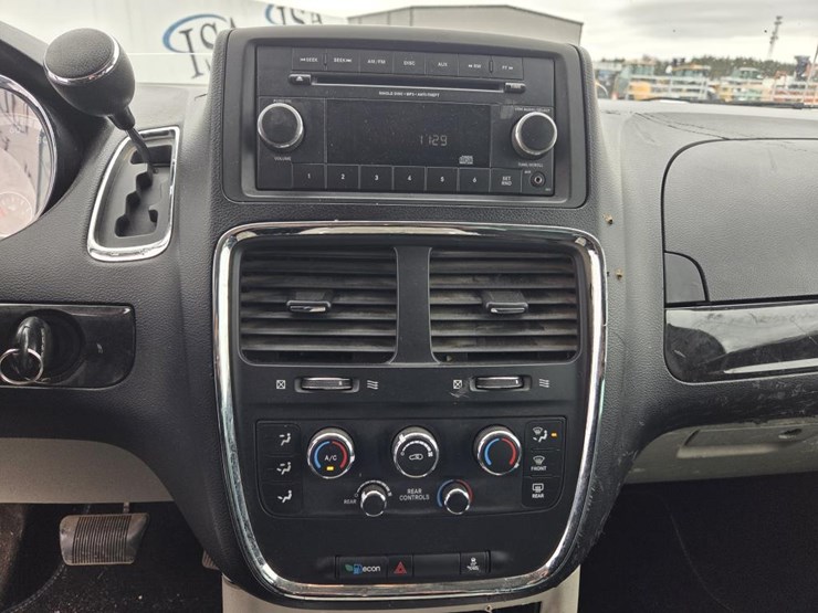 2012-dodge-grand-caravan-image-38