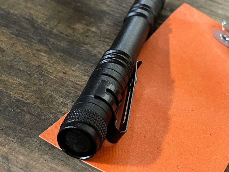 #2022-•-(4)-led-mechanic's-flashlights-(pr11)-image-3