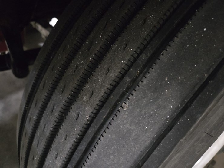 #2295-•-2016-freightliner-cascadia-day-cab-truck-tractor-image-70